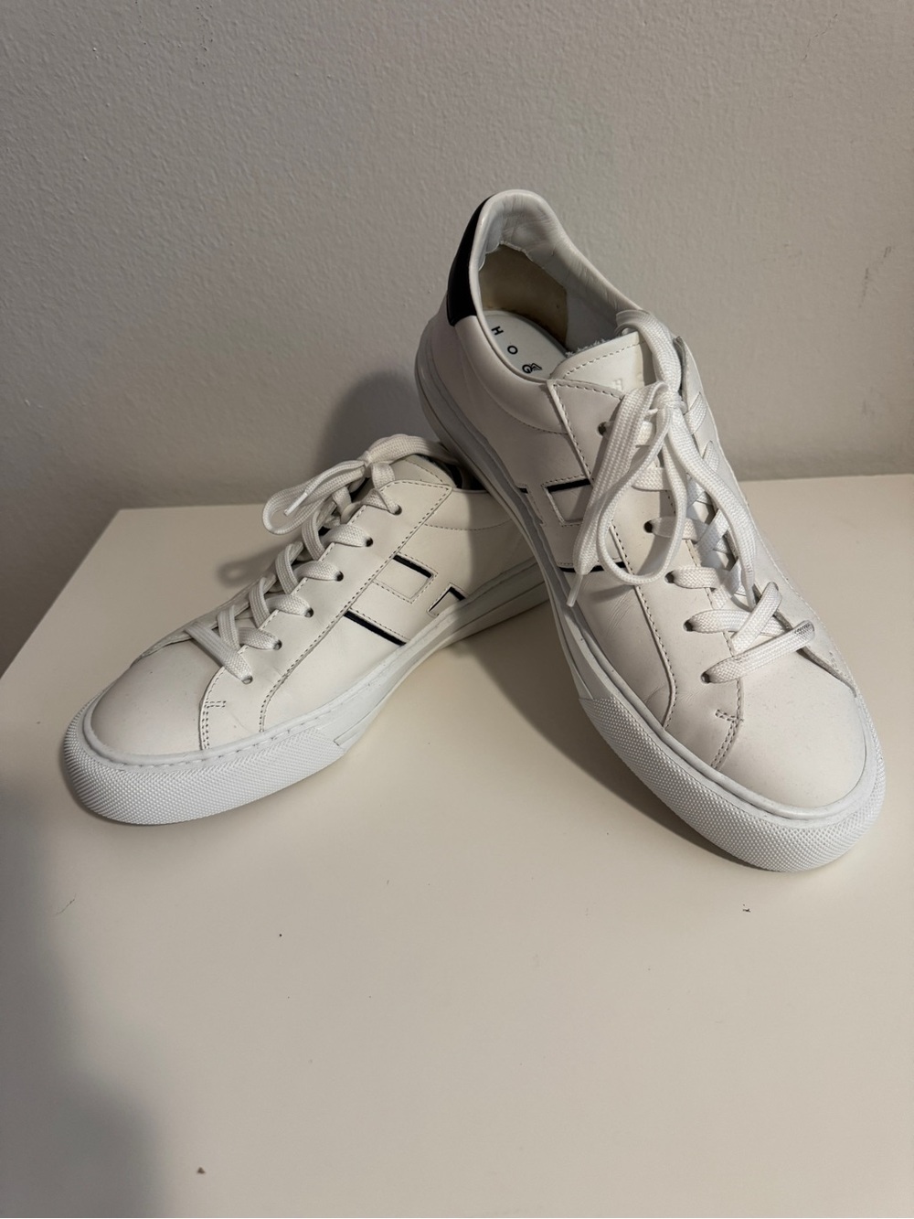 Hogan - Rebel white leather with dark navy heel tab and minimal logo